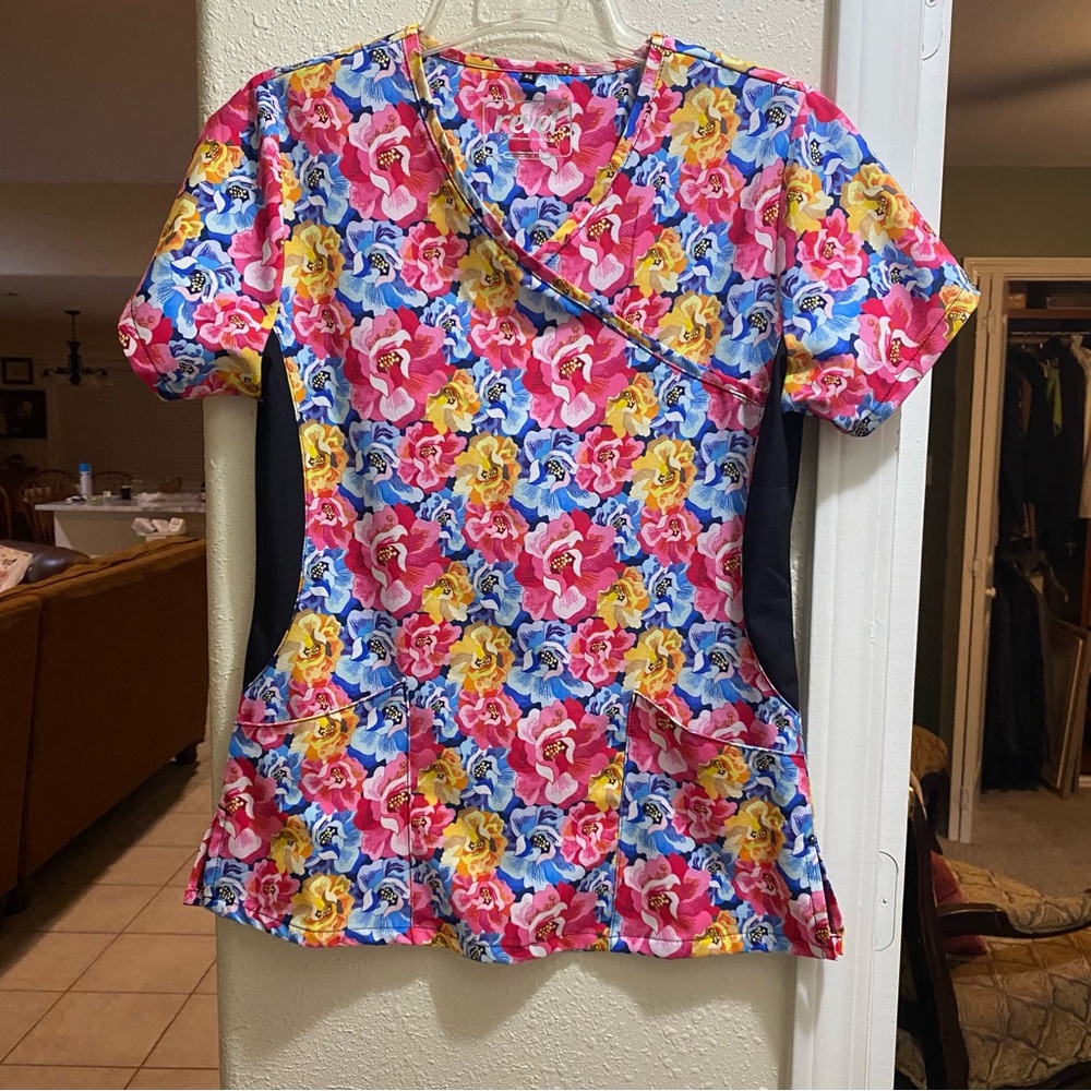 Revel Colorful Floral Women Top nursery medical scrubs short sleeve pockets